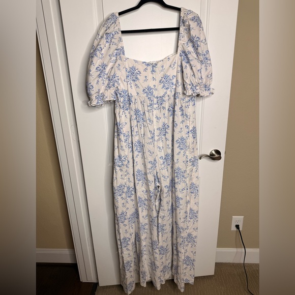 Selkie Biltmore Bed & Breakfast White and Blue Floral Jumpsuit - Picture 8 of 12
